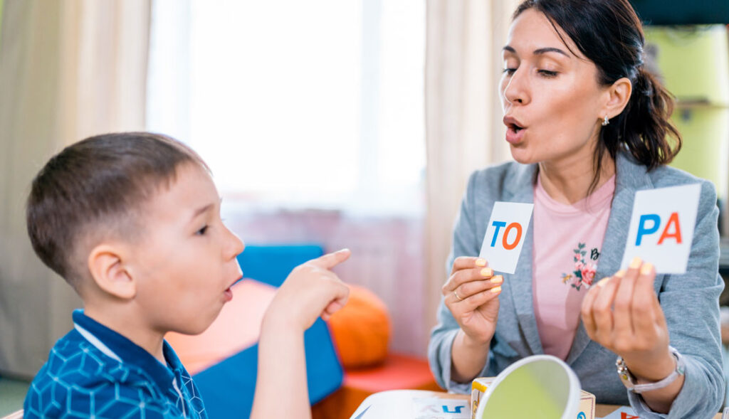 cara melatih anak berbicara