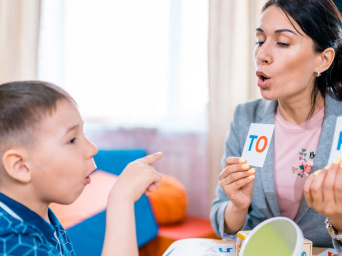 cara melatih anak berbicara