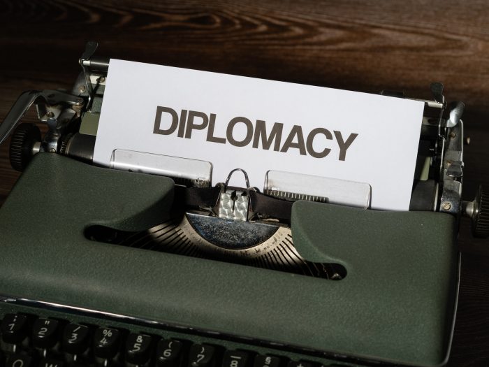 Pengertian Diplomasi dan Fungsinya